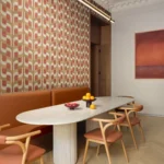 Interieur met Arte Senah Filara behang in bruin, kleur Canyon Earth (55152)