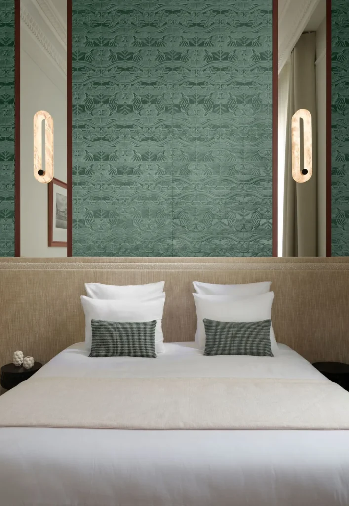 Interieur met Arte Senah Lumera behang in groen, kleur Emerald (55162)