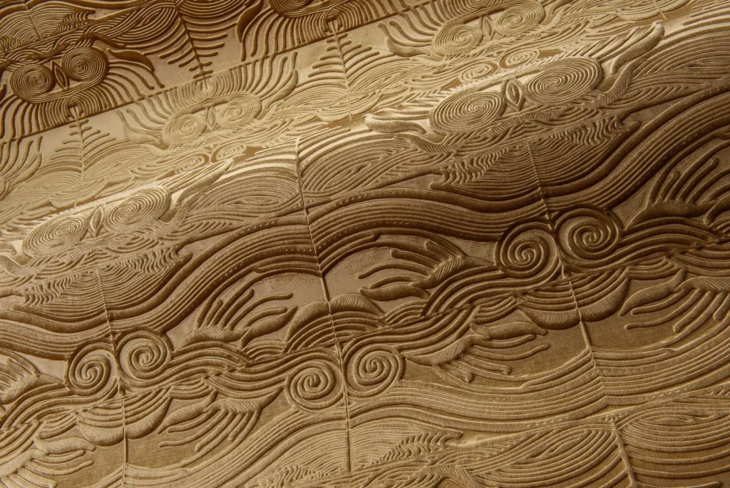 Sfeerbeeld van Arte Senah Lumera behang in goud, kleur Gold (55160)