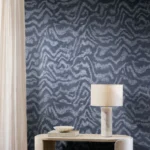 Interieur met Arte Senah Sillage behang in blauw, kleur Jeans (55141)