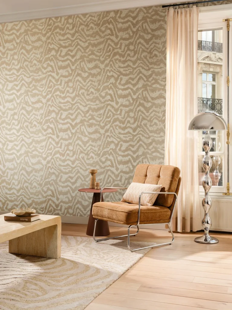 Interieur met Arte Senah Sillage behang in bruin, kleur Sepia (55145)